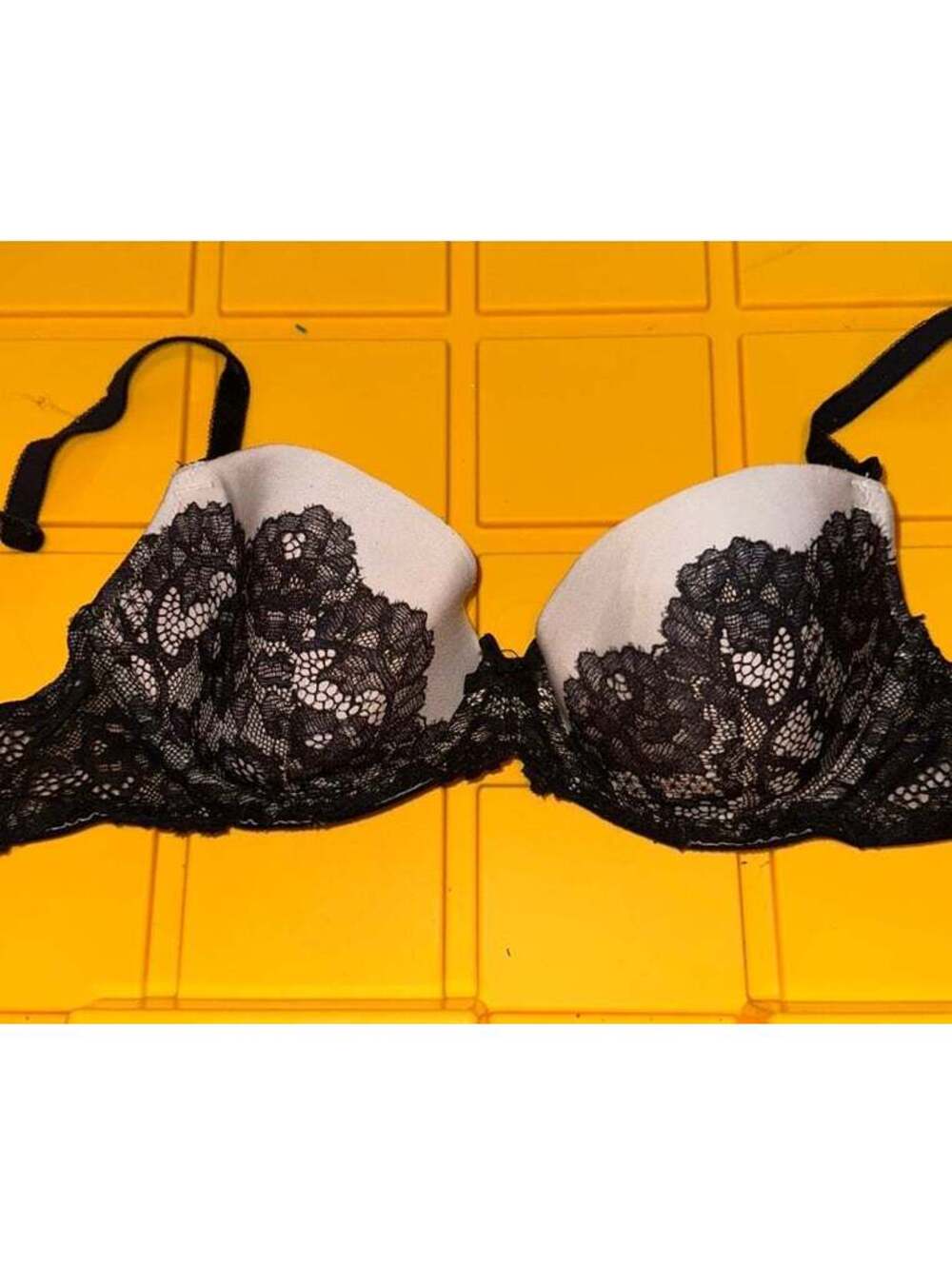 Victoria’s Secret dream angels lined Demi bra size 34 B